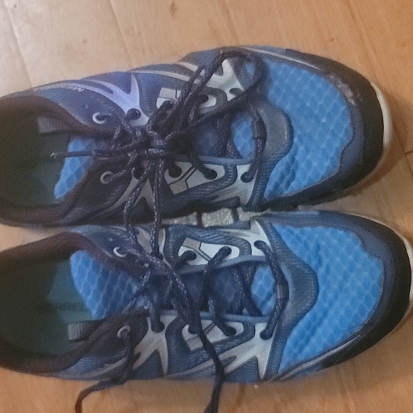 MERRELL SIZE 10 WOMANS BLACK AND BLUE RUNNING SHOES! - Picture 2 of 10